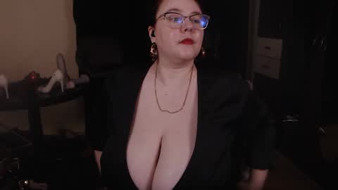Snapshot of posh_mistress chatting on December 2024 03:06:01 AM PoshMistres online show from December 2024 03:06:01 AM