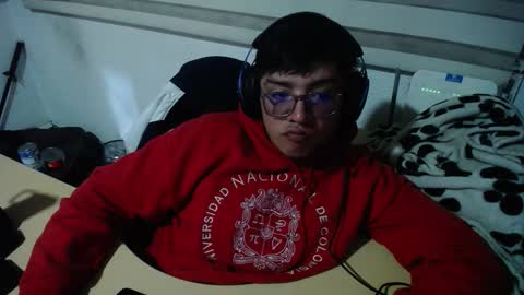 Snapshot of powerfulzeus2 chatting on September 2025 01:18:01 AM powerfulzeus2 online show from September 2025 01:18:01 AM