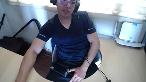 Snapshot of powerfulzeus2 chatting on October 2025 06:38:02 PM powerfulzeus2 online show from October 2025 06:38:02 PM