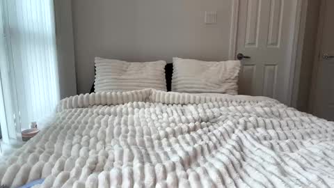 Kylie online show from February 2025 08:14:02 PM