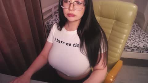 Snapshot of pr1ma chatting on February 2025 07:37:01 AM Lina online show from February 2025 07:37:01 AM