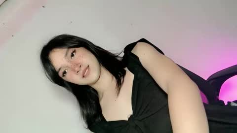 precious_laura18 online show from June 2026 01:11:01 PM