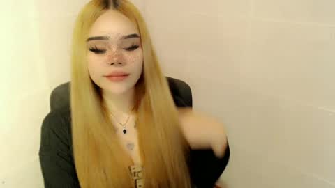 MAXXINE online show from June 2026 01:00:02 AM