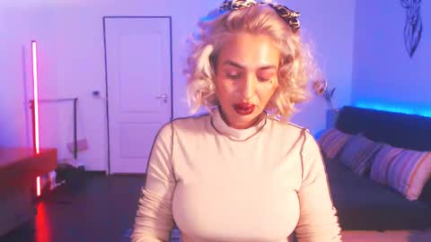 Snapshot of preggyhotmommy chatting on January 2025 08:31:02 PM Victoria online show from January 2025 08:31:02 PM