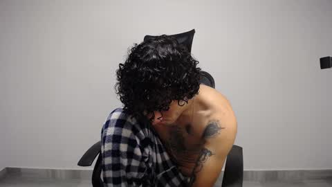 Snapshot of present_the_magic chatting on December 2024 04:31:01 AM Plux online show from December 2024 04:31:01 AM