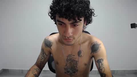 Snapshot of present_the_magic chatting on December 2024 07:32:01 AM Plux online show from December 2024 07:32:01 AM