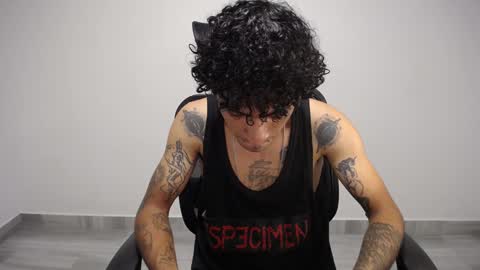 Snapshot of present_the_magic chatting on December 2024 07:00:01 AM Plux online show from December 2024 07:00:01 AM