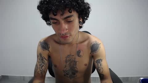 Snapshot of present_the_magic chatting on January 2025 03:23:02 AM Plux online show from January 2025 03:23:02 AM