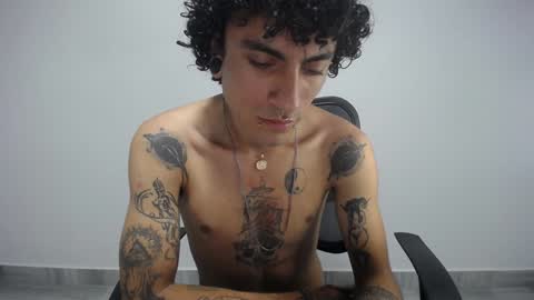 Snapshot of present_the_magic chatting on January 2025 06:56:01 AM Plux online show from January 2025 06:56:01 AM