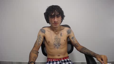 Snapshot of present_the_magic chatting on January 2025 03:26:02 AM Plux online show from January 2025 03:26:02 AM