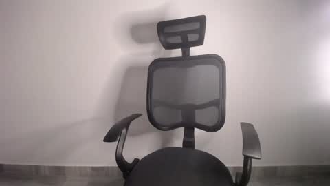 Snapshot of present_the_magic chatting on January 2025 01:08:01 AM Plux online show from January 2025 01:08:01 AM