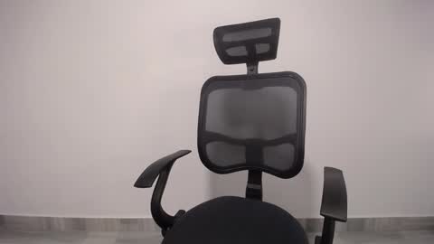 Snapshot of present_the_magic chatting on January 2025 04:10:01 AM Plux online show from January 2025 04:10:01 AM