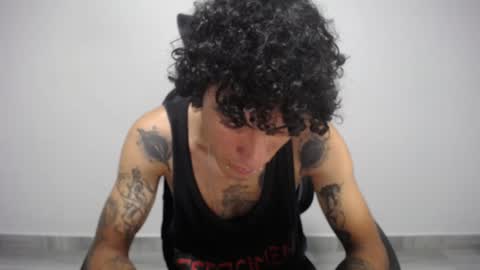 Snapshot of present_the_magic chatting on January 2025 05:09:01 AM Plux online show from January 2025 05:09:01 AM