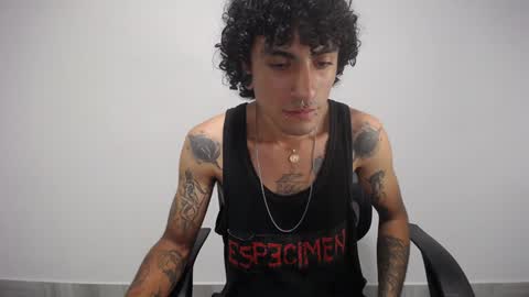 Snapshot of present_the_magic chatting on February 2025 07:26:01 AM Plux online show from February 2025 07:26:01 AM