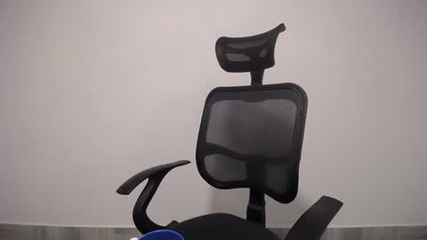 Snapshot of present_the_magic chatting on February 2025 04:05:01 AM Plux online show from February 2025 04:05:01 AM