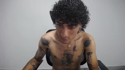 Snapshot of present_the_magic chatting on February 2025 06:56:02 PM Plux online show from February 2025 06:56:02 PM