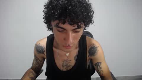 Snapshot of present_the_magic chatting on February 2025 05:37:01 AM Plux online show from February 2025 05:37:01 AM