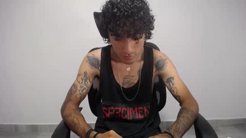 Snapshot of present_the_magic chatting on February 2025 07:35:01 PM Plux online show from February 2025 07:35:01 PM