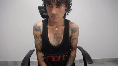 Snapshot of present_the_magic chatting on February 2025 03:47:02 AM Plux online show from February 2025 03:47:02 AM