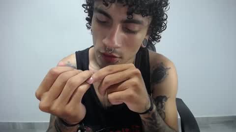 Snapshot of present_the_magic chatting on February 2025 06:54:01 AM Plux online show from February 2025 06:54:01 AM