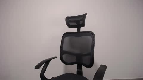 Snapshot of present_the_magic chatting on February 2025 02:01:02 AM Plux online show from February 2025 02:01:02 AM