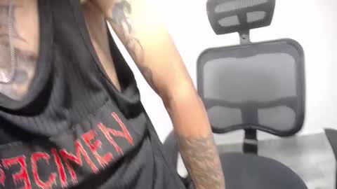 Snapshot of present_the_magic chatting on February 2025 05:34:02 AM Plux online show from February 2025 05:34:02 AM