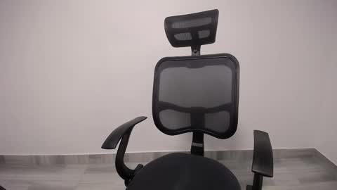 Snapshot of present_the_magic chatting on March 2025 04:17:02 AM Plux online show from March 2025 04:17:02 AM