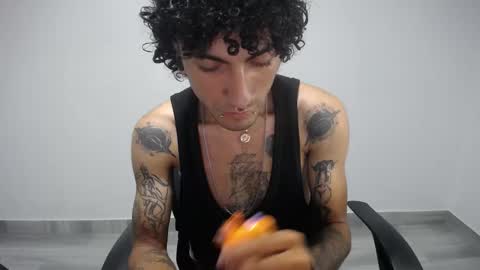 Snapshot of present_the_magic chatting on March 2025 07:19:01 AM Plux online show from March 2025 07:19:01 AM