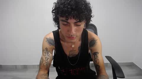 Snapshot of present_the_magic chatting on March 2025 06:12:02 AM Plux online show from March 2025 06:12:02 AM