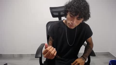 Snapshot of present_the_magic chatting on March 2025 12:21:01 AM Plux online show from March 2025 12:21:01 AM