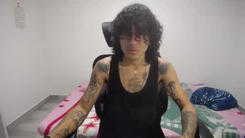 Snapshot of present_the_magic chatting on September 2025 07:04:02 PM Plux online show from September 2025 07:04:02 PM