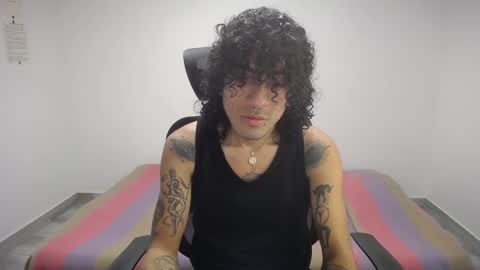 Snapshot of present_the_magic chatting on September 2025 04:53:02 PM Plux online show from September 2025 04:53:02 PM