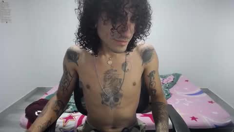 Snapshot of present_the_magic chatting on October 2025 06:44:02 AM Plux online show from October 2025 06:44:02 AM