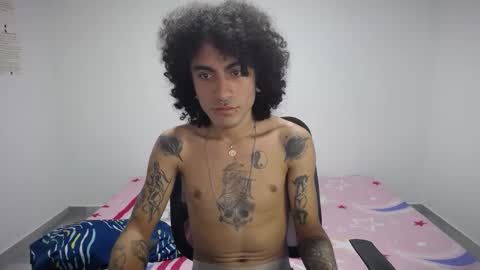 Snapshot of present_the_magic chatting on October 2025 07:42:02 AM Plux online show from October 2025 07:42:02 AM