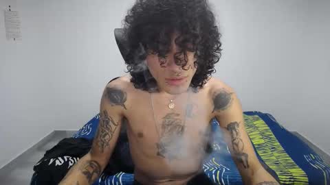 Snapshot of present_the_magic chatting on October 2025 07:04:02 PM Plux online show from October 2025 07:04:02 PM