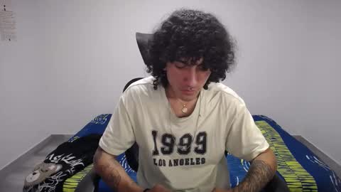 Snapshot of present_the_magic chatting on October 2025 04:40:02 PM Plux online show from October 2025 04:40:02 PM