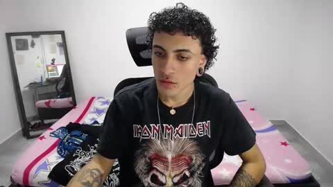 Snapshot of present_the_magic chatting on October 2025 09:10:01 AM Plux online show from October 2025 09:10:01 AM