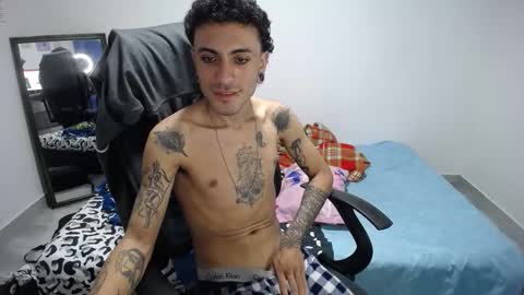 Snapshot of present_the_magic chatting on December 2025 10:15:01 PM Plux online show from December 2025 10:15:01 PM