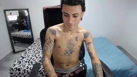 Snapshot of present_the_magic chatting on December 2025 06:39:01 PM Plux online show from December 2025 06:39:01 PM