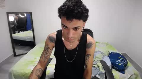 Snapshot of present_the_magic chatting on December 2025 06:40:01 AM Plux online show from December 2025 06:40:01 AM