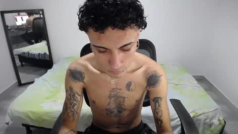 Snapshot of present_the_magic chatting on January 2026 05:29:02 PM Plux online show from January 2026 05:29:02 PM