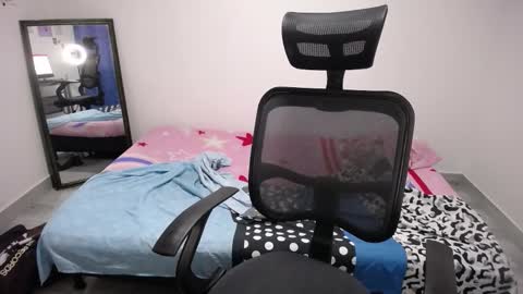 Snapshot of present_the_magic chatting on February 2026 06:36:02 PM Plux online show from February 2026 06:36:02 PM