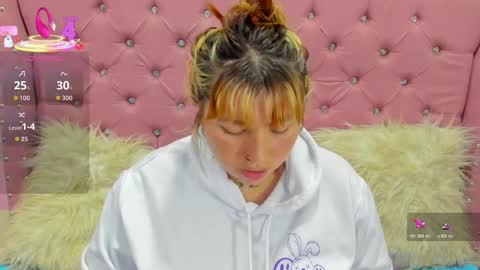 Snapshot of pretti__violet_ chatting on October 2025 02:37:02 AM Pretti Violet online show from October 2025 02:37:02 AM