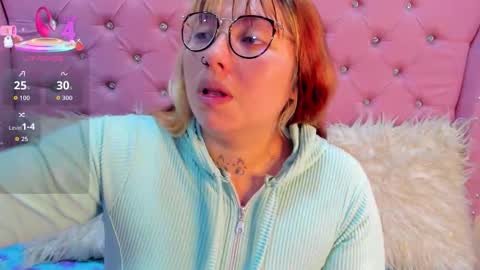 Snapshot of pretti__violet_ chatting on November 2025 09:03:01 AM Pretti Violet online show from November 2025 09:03:01 AM