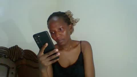 prettie_petitee online show from April 2026 11:26:02 AM