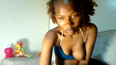 prettie_petitee online show from July 2026 03:33:02 AM