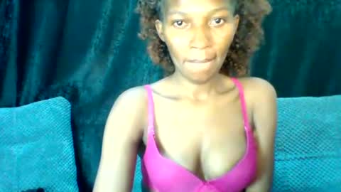 prettie_petitee online show from July 2026 12:00:02 PM