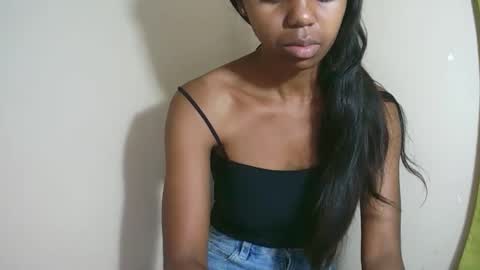 Snapshot of prettiethalia chatting on October 2025 08:42:01 PM prettiethalia online show from October 2025 08:42:01 PM