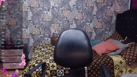 pretty_cristal22 online show from April 2026 01:41:02 PM