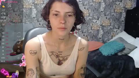 pretty_cristal22 online show from May 2026 12:12:01 PM